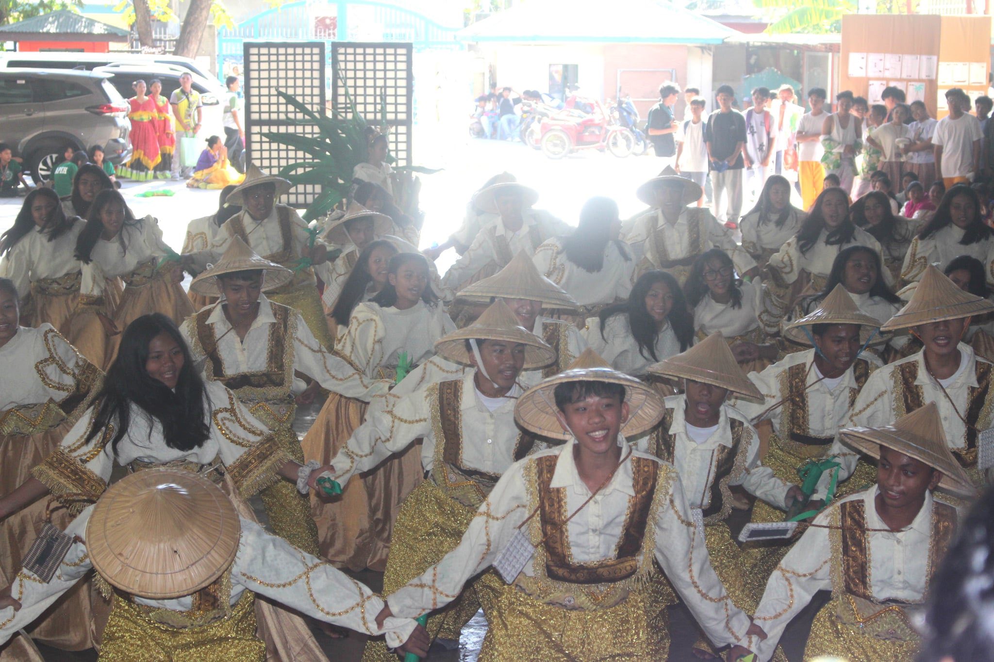 𝐀𝐛𝐫𝐚 𝐇𝐢𝐠𝐡 𝐬𝐭𝐮𝐝𝐞𝐧𝐭𝐬 𝐠𝐫𝐨𝐨𝐯𝐞, 𝐬𝐡𝐢𝐧𝐞 𝐢𝐧 𝐃𝐚𝐧𝐜𝐞 𝐏𝐚𝐥𝐨𝐨𝐳𝐚 𝟐𝟎𝟐𝟔